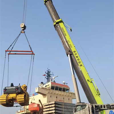 青岛吊车租赁-650吨吊车-青岛港装卸船项目
